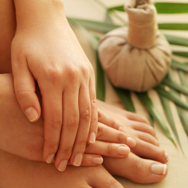 Prenota ora 6 bare feet hands pedicure manicure concept